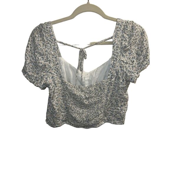 ✨AMERICAN EAGLE OUTFITTERS Women’s Short-sleeved Smocked Sz Large Top✨ - Picture 2 of 5